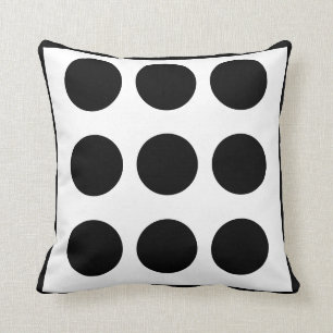 almohada de puntos de polka grande en blanco y neg