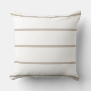 Almohada de rayas blancas y neutras