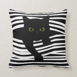 Almohada de rayas con gato asomándose