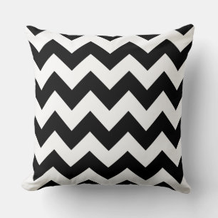 Almohada de rayas en zig zag blancas y negras