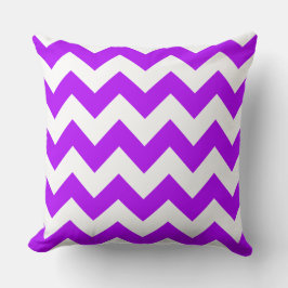 Almohada de rayas en zig-zag púrpura