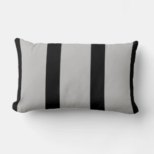 Almohada de rayas negras y grises