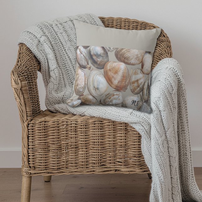 Almohada de Rhode Island Quahog Clams Coastal (Add a splash of Rhode Island with this casual Quahog Clam throw pillow! )