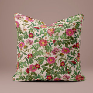 Almohada de rosa rosa vintage en suave marfil