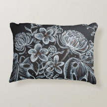 almohada de sketch floral negro