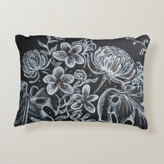 almohada de sketch floral negro