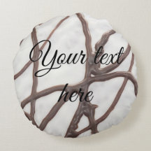 almohada de tarta marrón negra y blanca