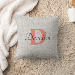 Almohada de tela de lino gris rústico con monogram