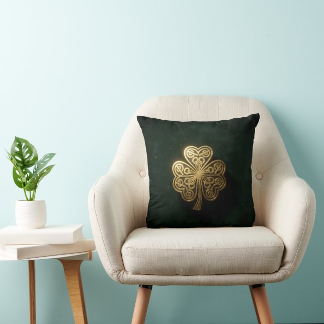 Almohada de terciopelo verde con nudo celta dorado (Silla)
