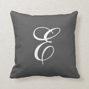 Almohada de tirar con monograma gris carbón y blan