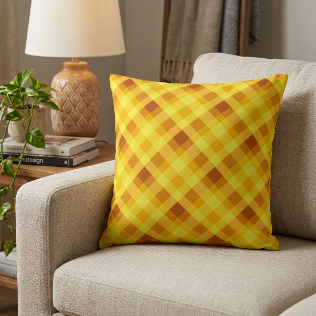 Almohada de tirar de cuadros amarillos de yema de  (Cute Egg Yolk Yellow Plaid Throw Pillow on a sofa in a living room.)