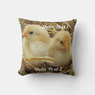 almohada de tirar de pollitos lindos en la paja