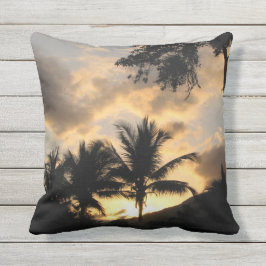 almohada de tiro al aire libre con las palmeras