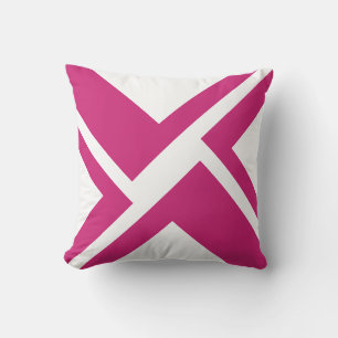 Almohada de tiro blanca y magenta