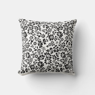 almohada de tiro blanco/negro con flores