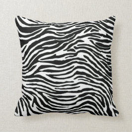 almohada de tiro blanco y negro de la raya de la