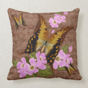 almohada de tiro de la mariposa en marrón, con el