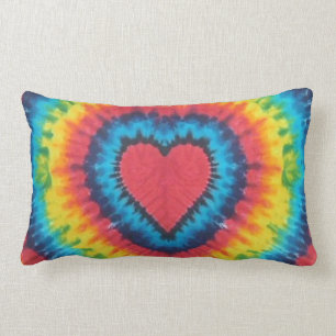 Almohada de tiro del corazón del teñido anudado