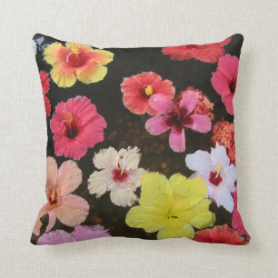 Almohada de tiro tropical de la flor del amarillo