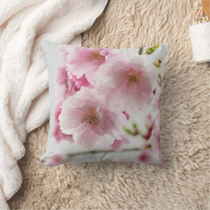 Almohada de Trhow de las flores de cerezo del rosa