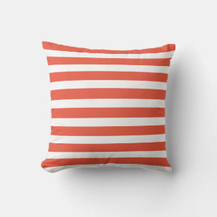Almohada decorativa a rayas rojas y blancas estilo