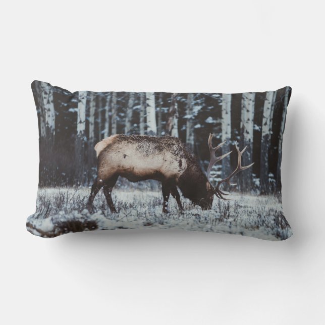 Almohada decorativa alce de invierno en bosque de  (Anverso)