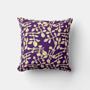 Almohada decorativa con diseño de hojas púrpura y