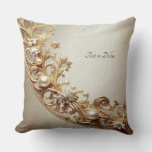 Almohada decorativa con floritura dorada ornamenta
