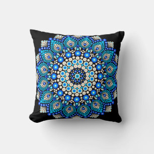 Almohada decorativa con patrón de mandala azul