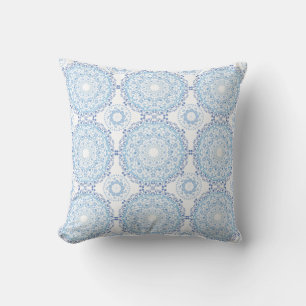 Almohada decorativa con patrón de mandala azul