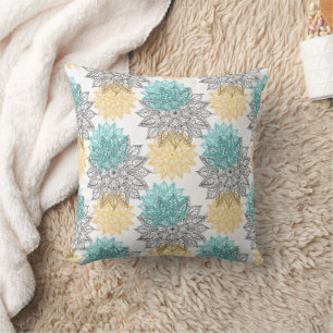 Almohada decorativa con patrón de mandala colorido