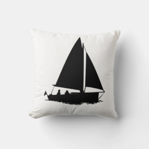 Almohada decorativa con silueta de barco negro