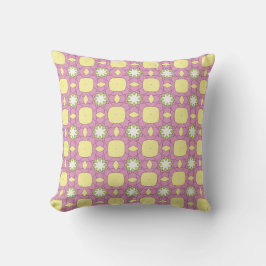 almohada decorativa con un patrón geométrico
