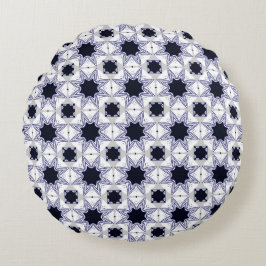 almohada decorativa con un patrón geométrico