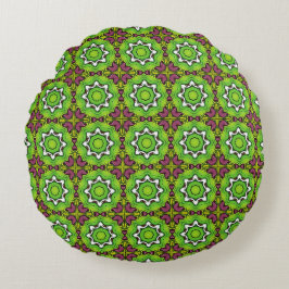 almohada decorativa con un patrón geométrico