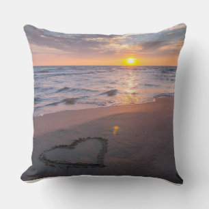 Almohada decorativa corazón atardecer en la playa 