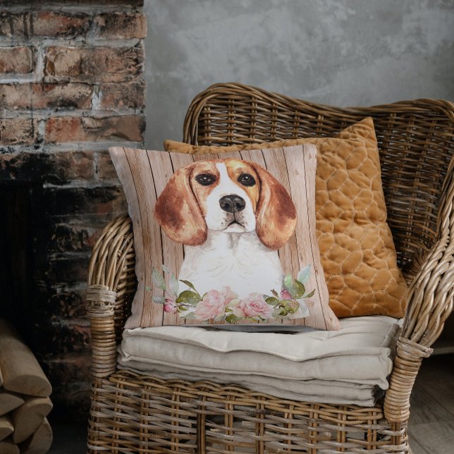 Almohada decorativa de beagle y flores en acuarela (Subido por el creador)