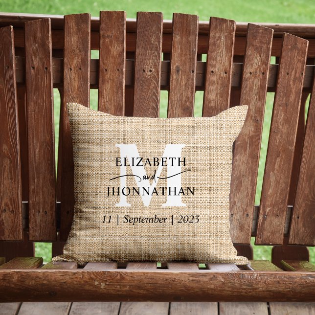 Almohada Decorativa de Bodas con Monograma Blanco  (Subido por el creador)