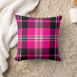 Almohada decorativa de cuadros rosa y negro clásic