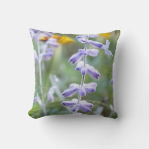 Almohada decorativa de flor de salvia rusa púrpura