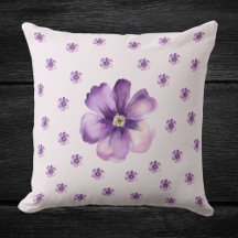 Almohada decorativa de flores púrpura con técnica