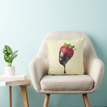 Almohada decorativa de fresa linda