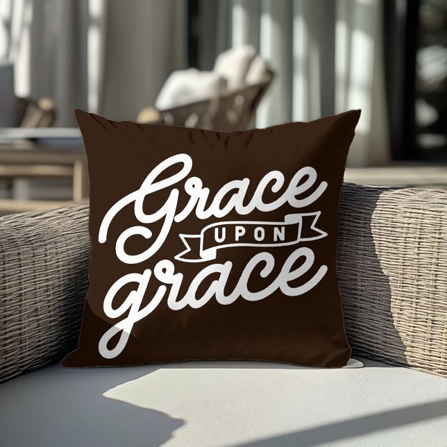 Almohada decorativa de granja marrón Christian Gra (Subido por el creador)