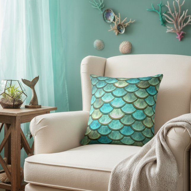 Almohada decorativa de la Sirena azul metálica (Mermaid throw pillow - an accent pillow for your sea inspired home.)