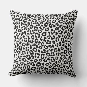 Almohada decorativa de leopardo en blanco y negro
