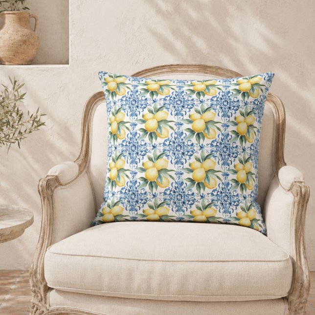 Almohada decorativa de limón azul acuarela (elegant mediterranean lemon french provincial blue yellow throw pillow)