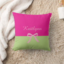 Almohada decorativa de monograma con lazo lindo de
