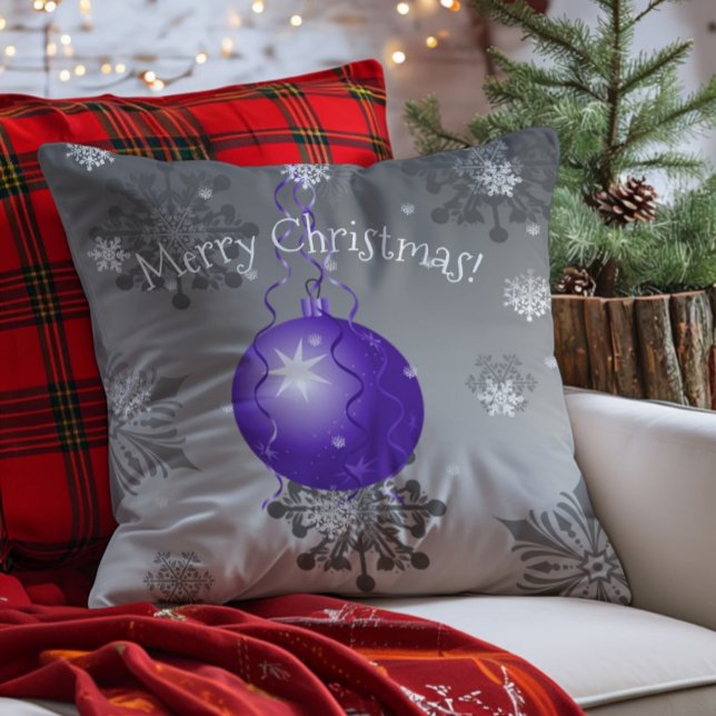 Almohada Decorativa de Navideña de Fantasía Morada (Purple Fancy Christmas Ornament Throw Pillow)