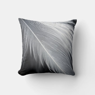 Almohada decorativa de pluma en blanco y negro
