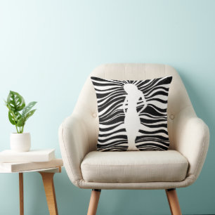 Almohada decorativa de silueta de mujer en negro y